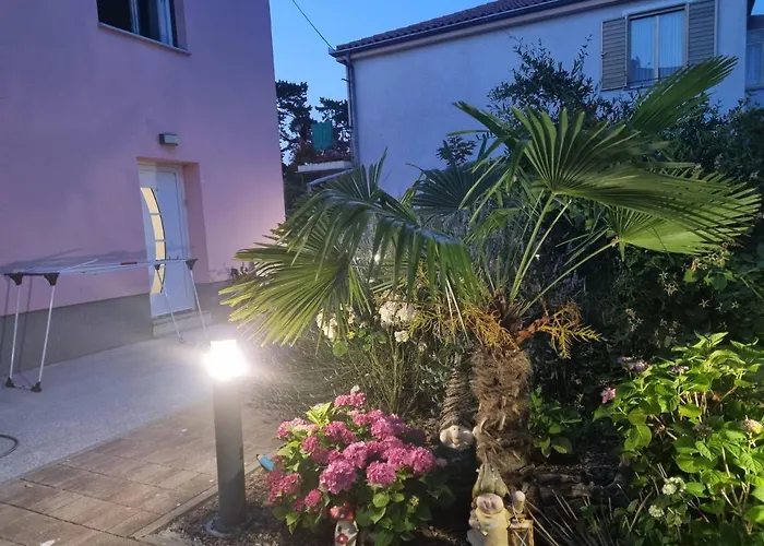 Adel Apartment