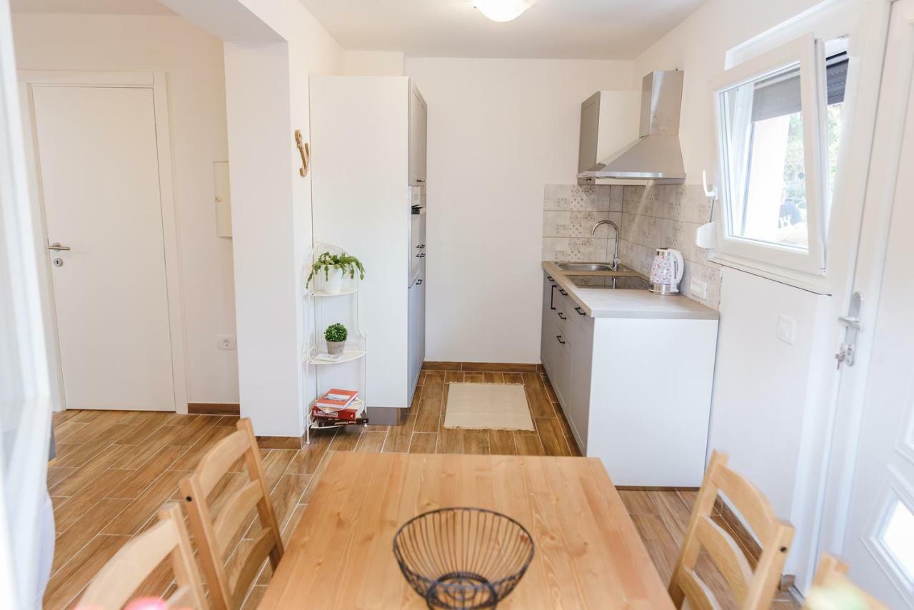 Apartament Adel *