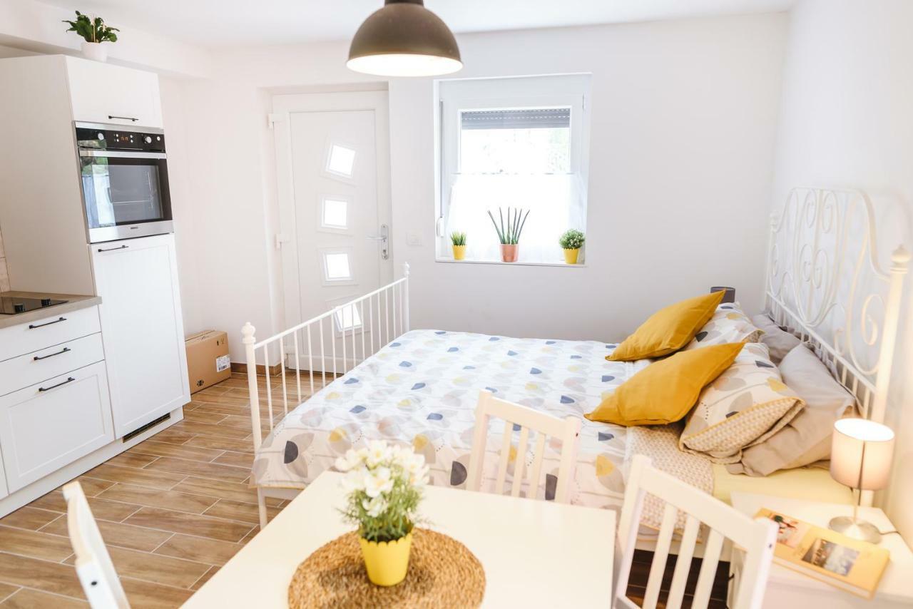 Adel Apartament *