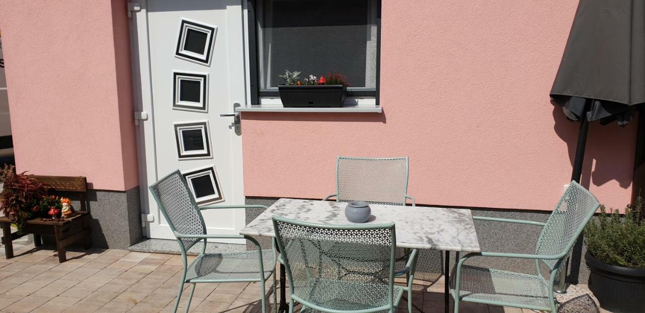 Apartament Adel *